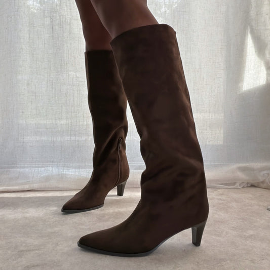 Bottes femme Corina chocolat en suédine pointues