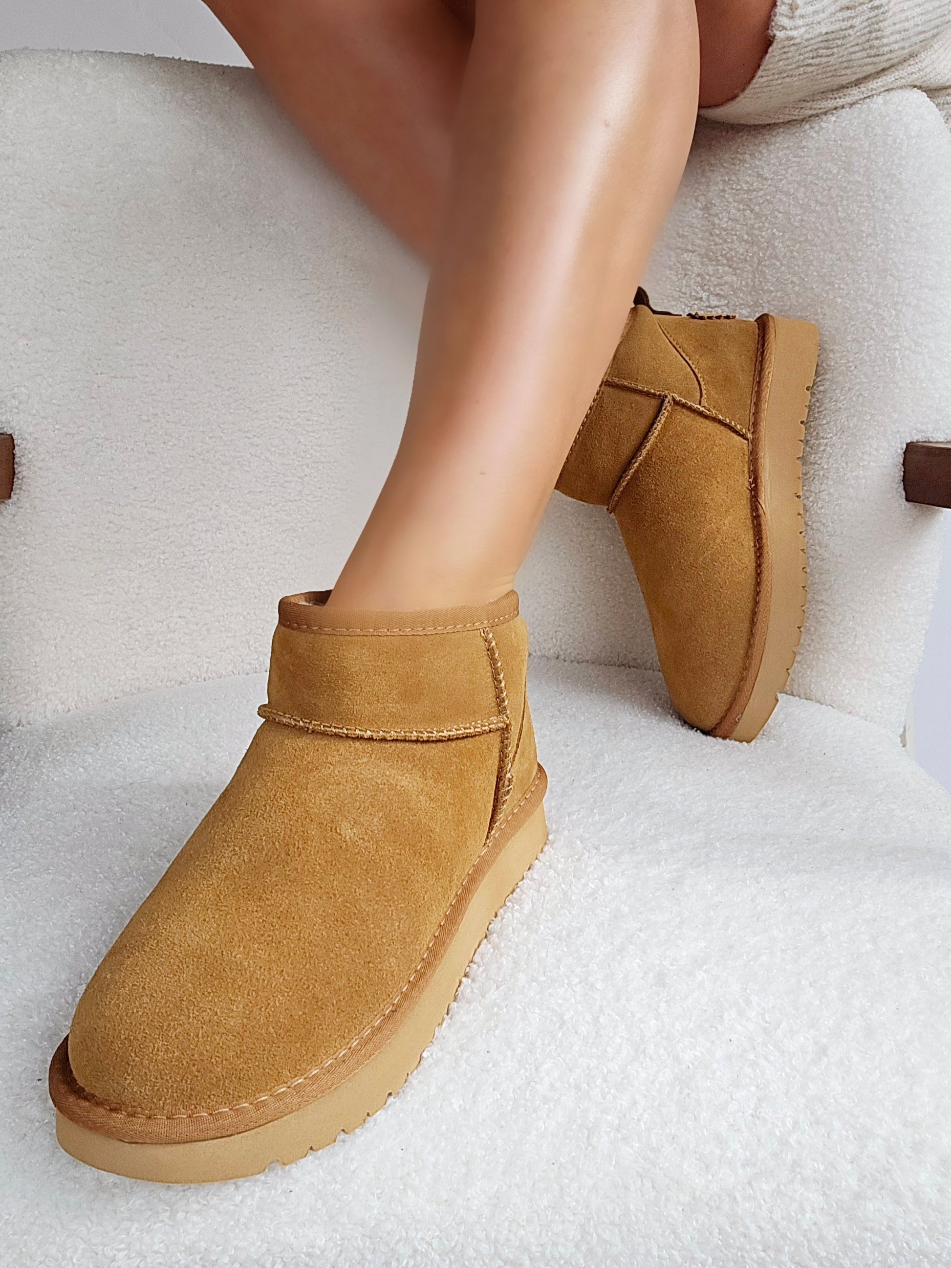 Boots beige à fourrure intérieure et semelle épaisse en cuir – Un incontournable pour un look