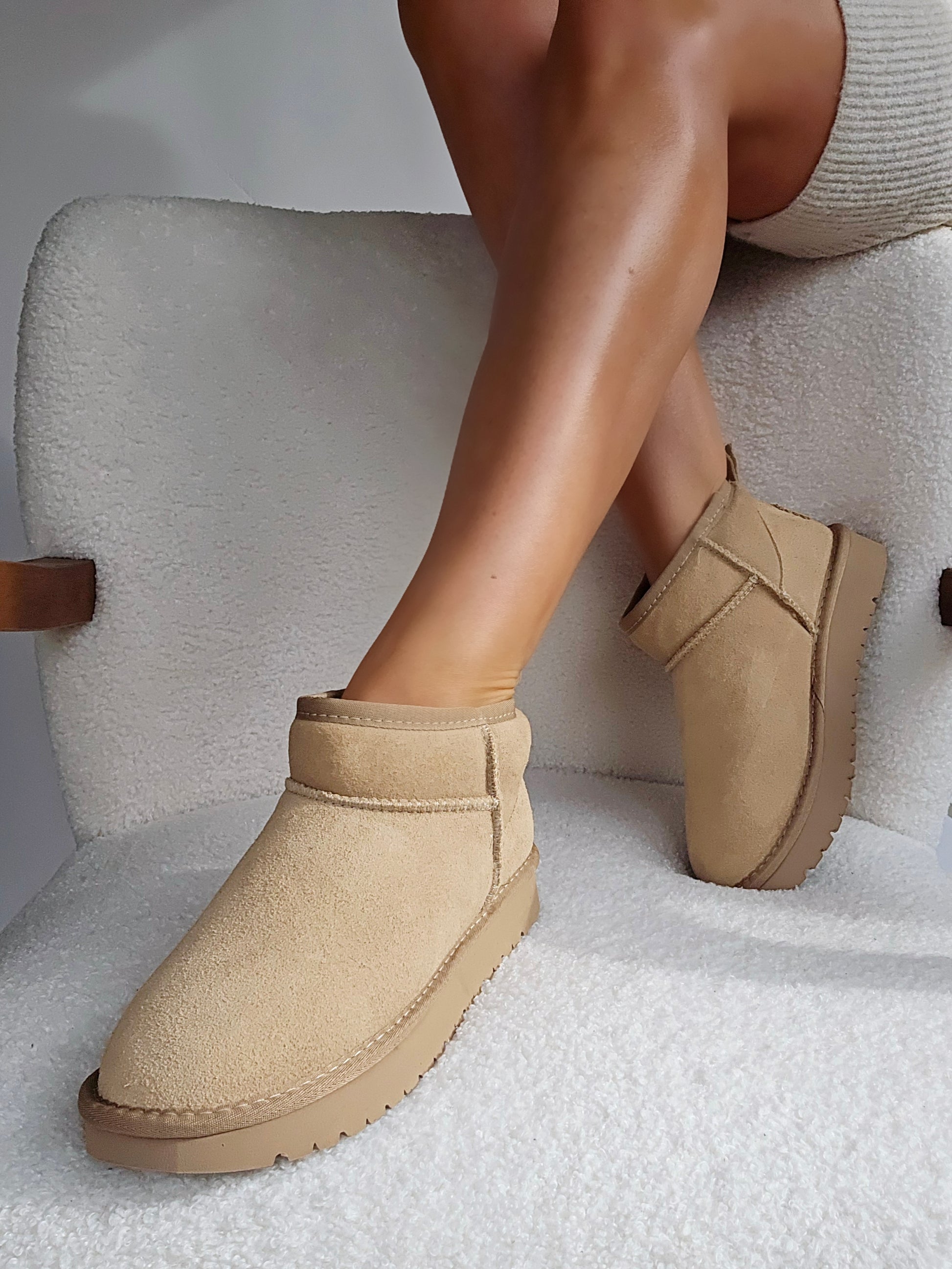 Boots en cuir beige avec semelle épaisse et fourrure – Parfaites pour un look tendance