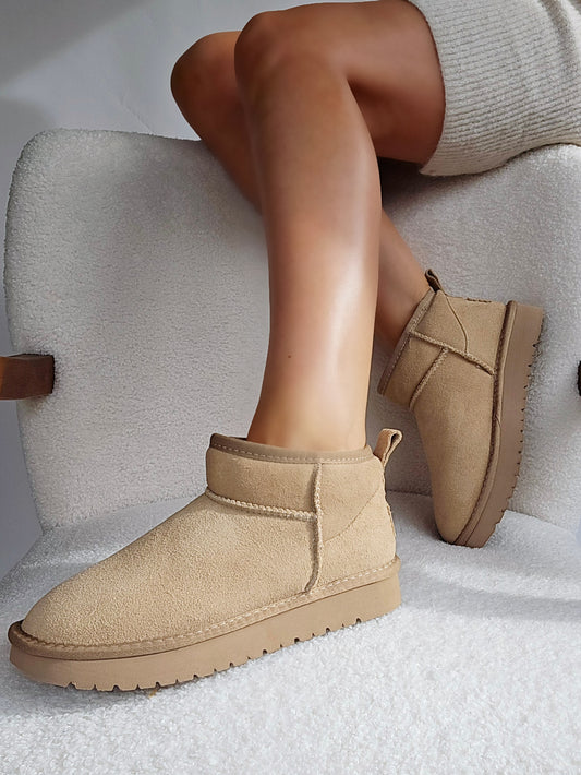 Boots fourrées beige en cuir, design à plate-forme