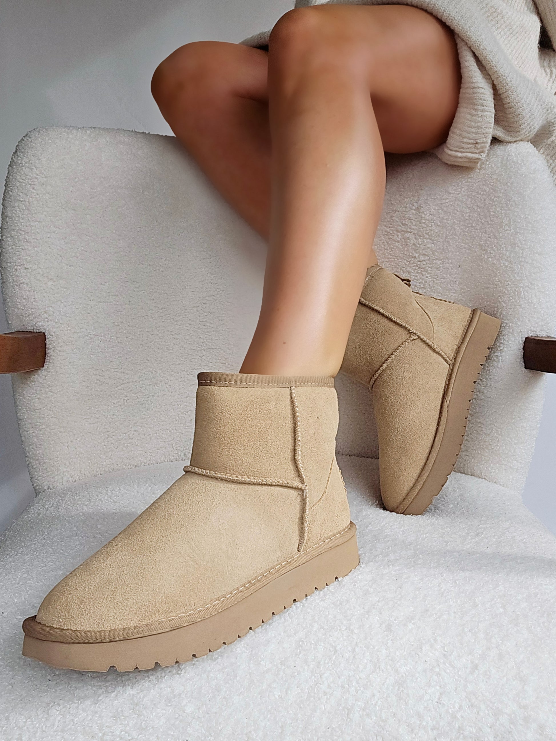 Boots fourrees cuir beige clair a plate-forme – Ideales pour les jours frais