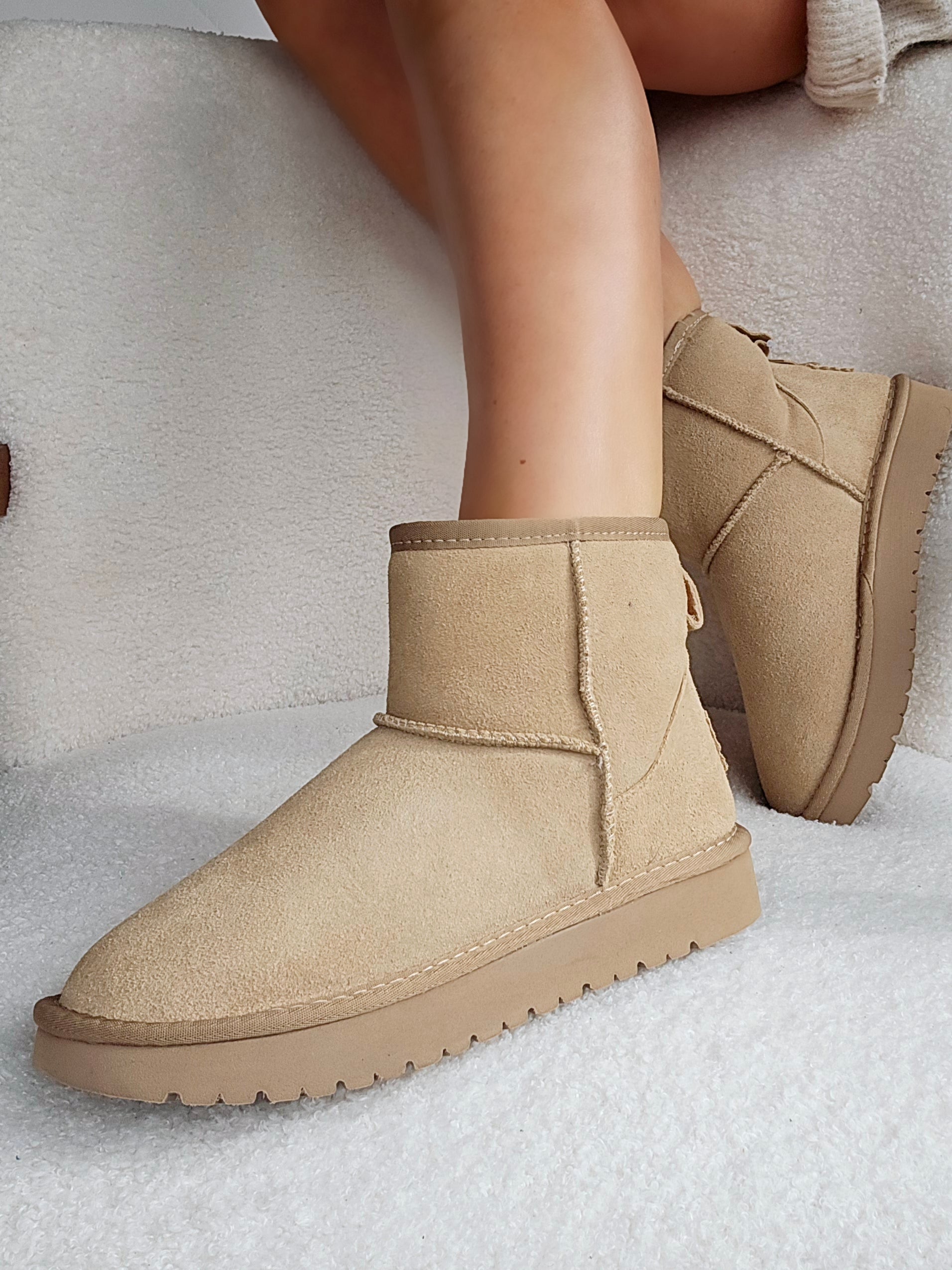 Boots plate-forme en cuir beige claire fourrees – Un alliage parfait de tendance et de chaleur