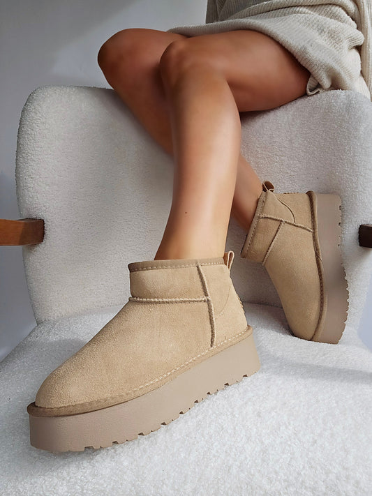 Boots à plate-forme en cuir beige, rembourrées de fourrure – Pour une allure à la mode