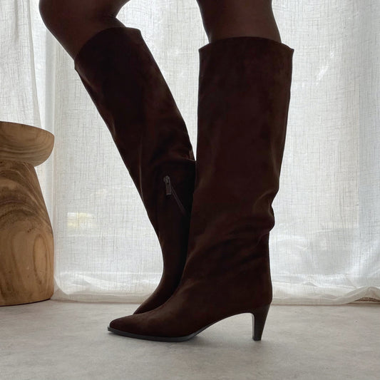 Bottes femme Corina chocolat en suédine pointues