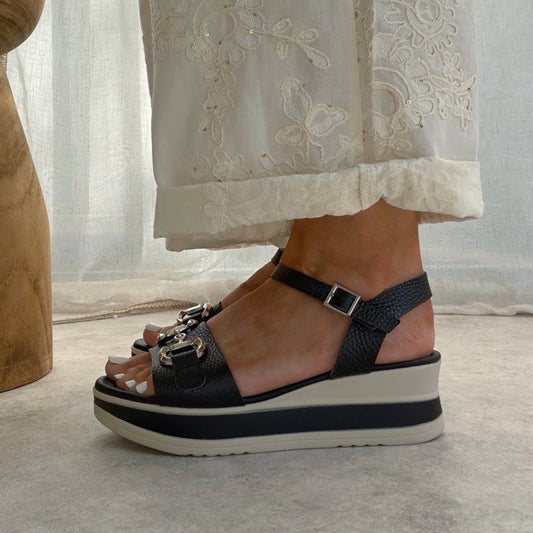 Sandales compensées cuir femme – boucle réglable & semelle confortable | Camel, noir, blanc