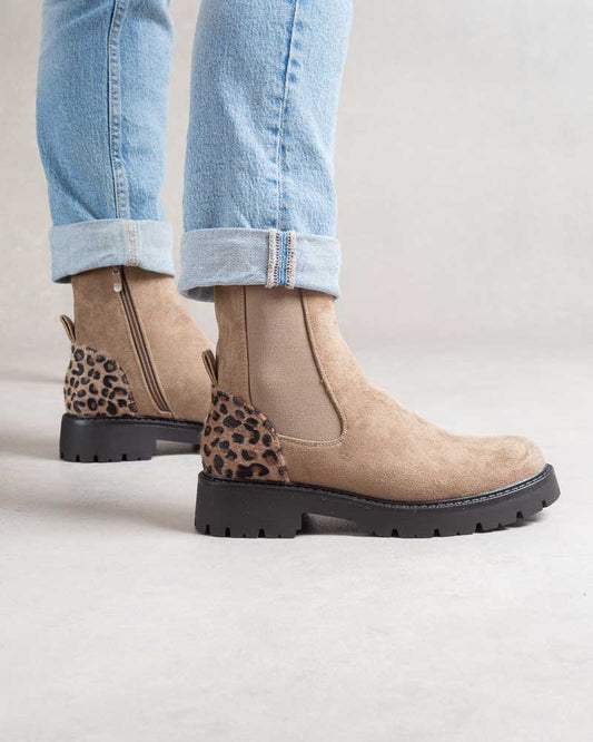Boots femme semelle fine façon Chelsea – détail léopard au talon Beige