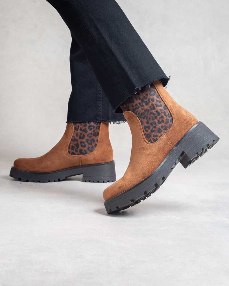 Boots femme semelle fine façon Chelsea – détail élastique léopard Camel