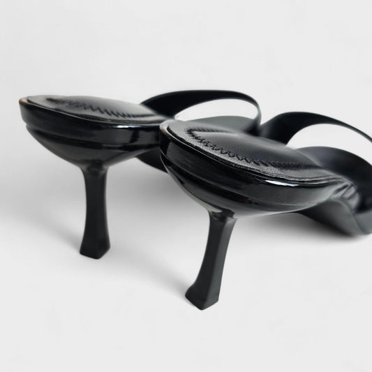 Mules vernies à talon aiguille – Noir