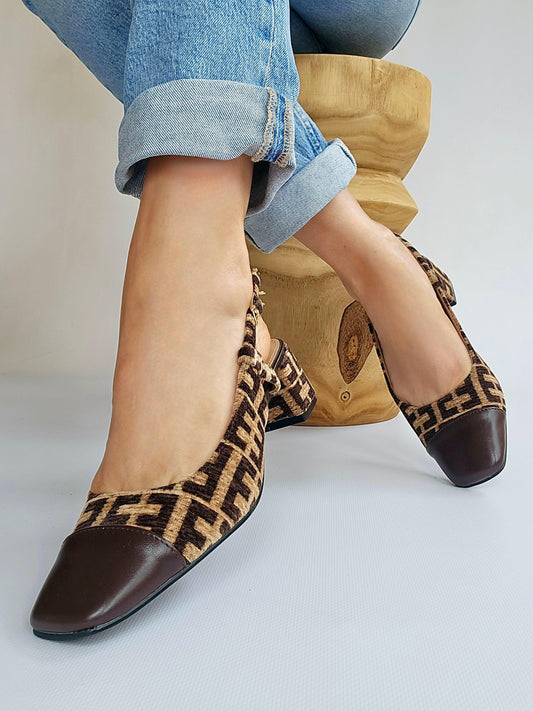Escarpins slingback petit talon motif velours Marron