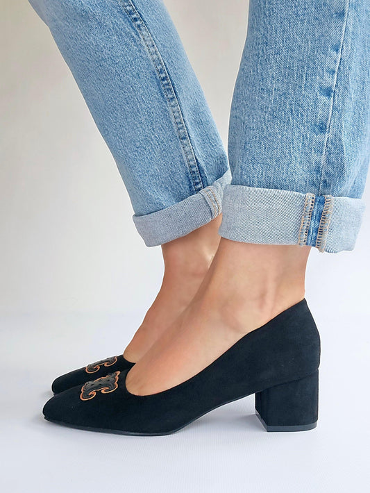 Escarpins talon carré bout logo Noir
