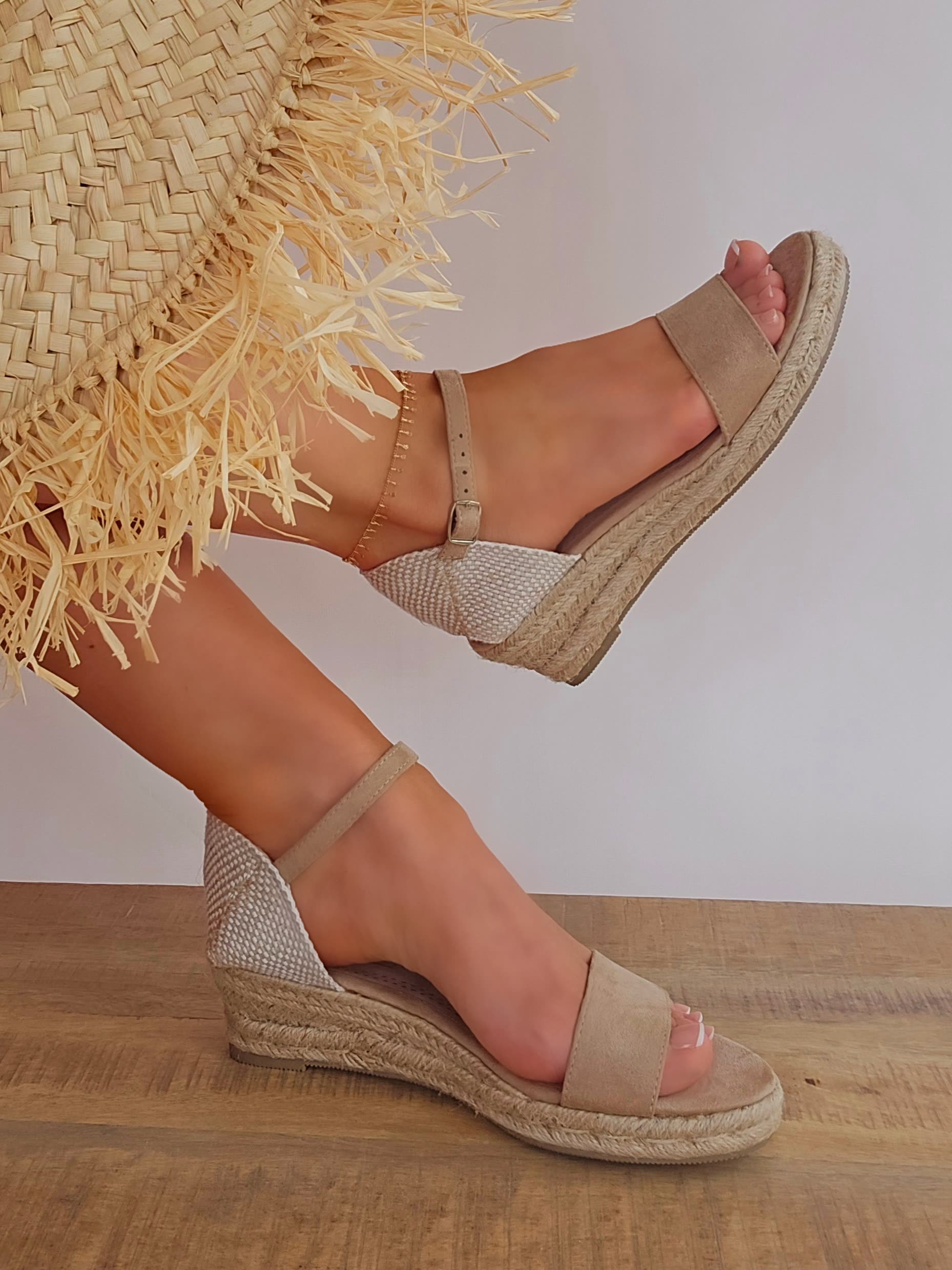 Sandales espadrilles Corina petit talon Beige – Sandrillonchaussures