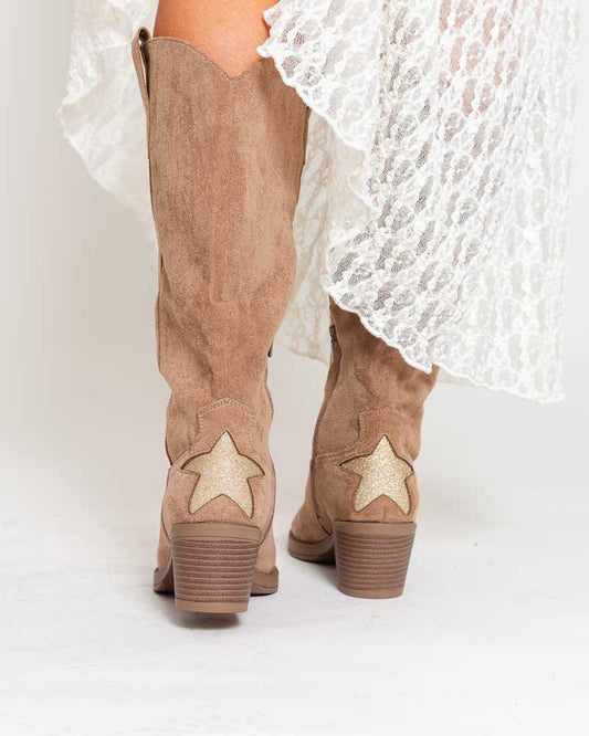 Bottes femme suédine – esprit western chic étoilée Taupe
