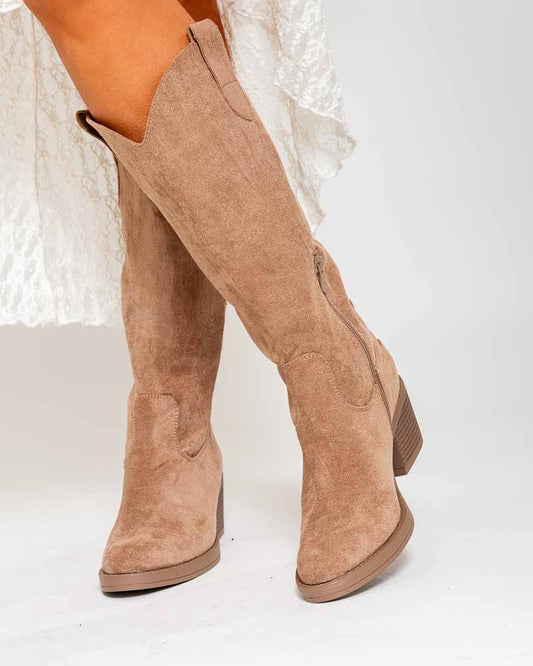Bottes femme suédine – esprit western chic étoilée Taupe