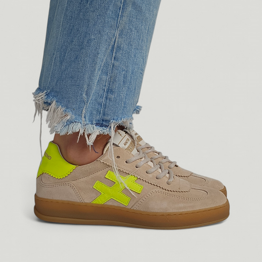 Baskets Another Trend – nude beige rosé & logo vert fluo