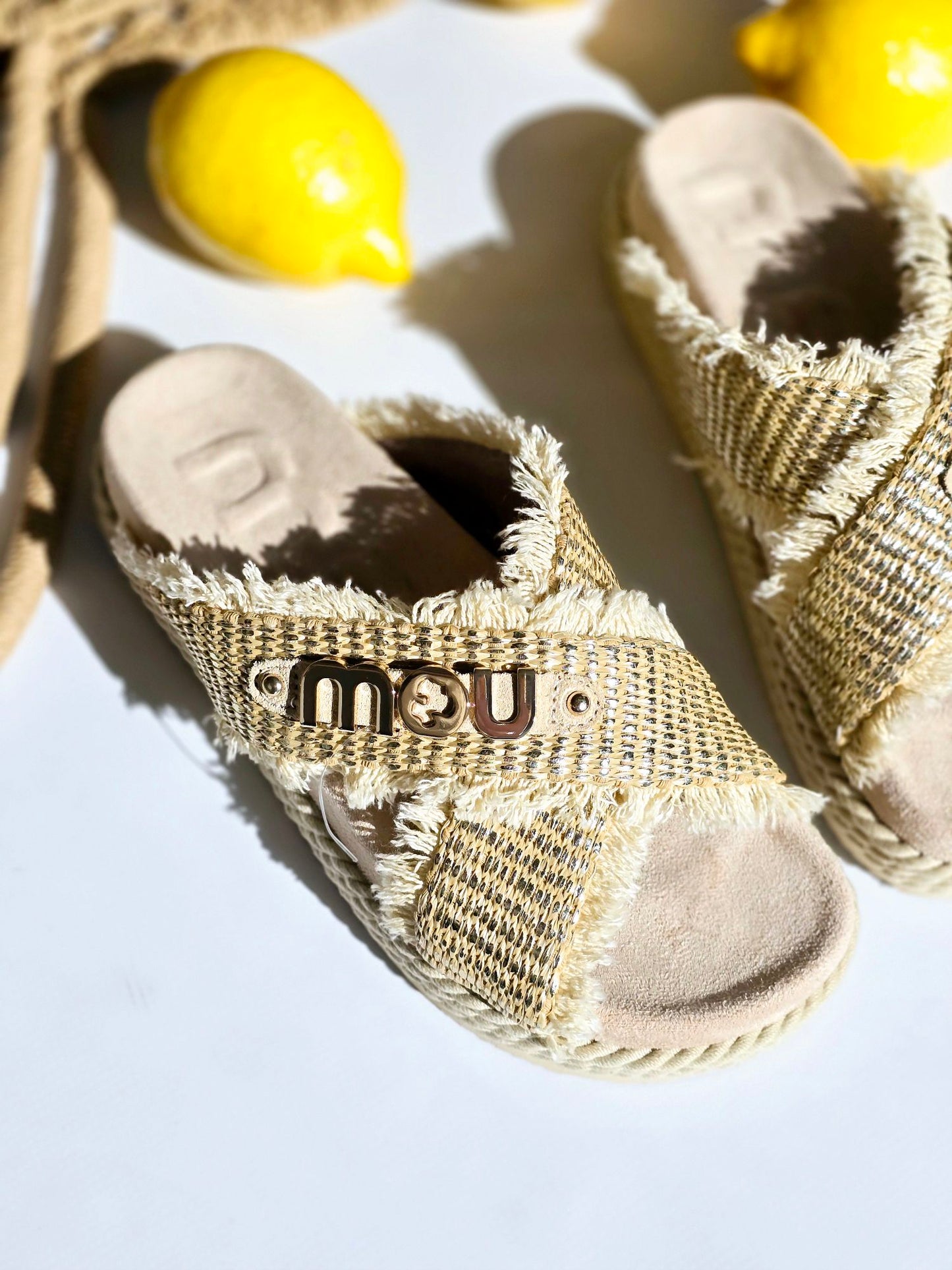 Mules croisées Mou raphia Beige