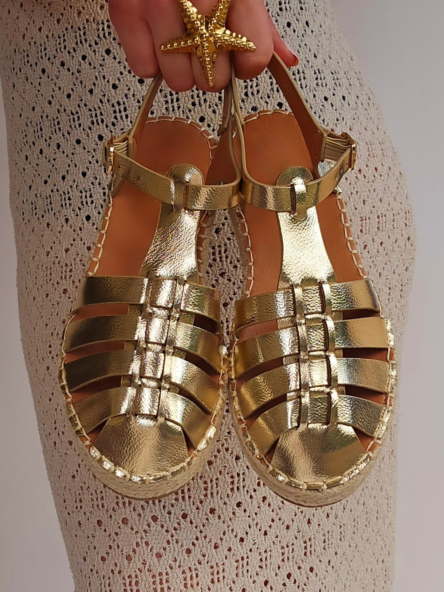 Spartiates espadrilles fermées Doré