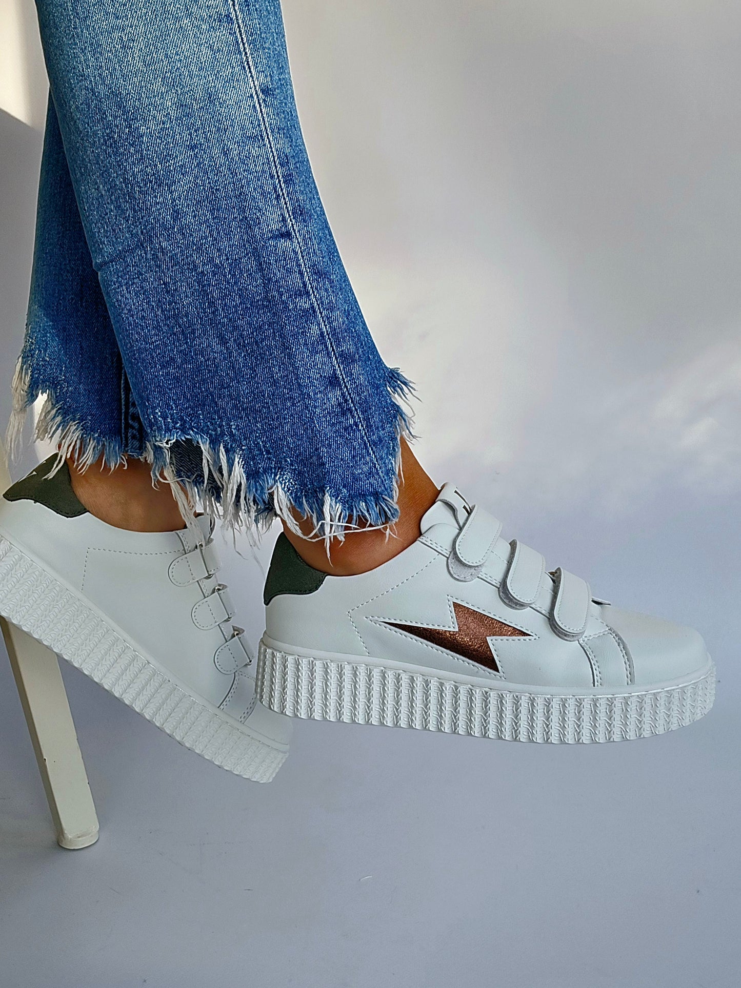 Baskets Vanessa Wu éclair Sansa blanc et vert kaki à scratchs
