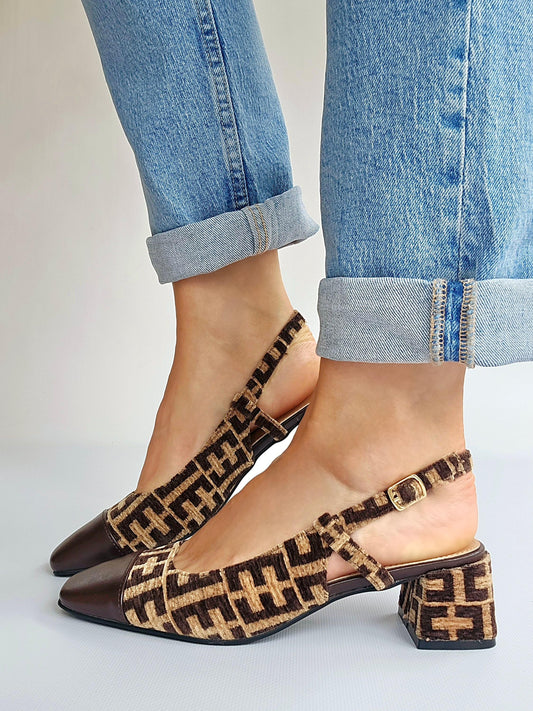 Escarpins slingback petit talon motif velours Marron