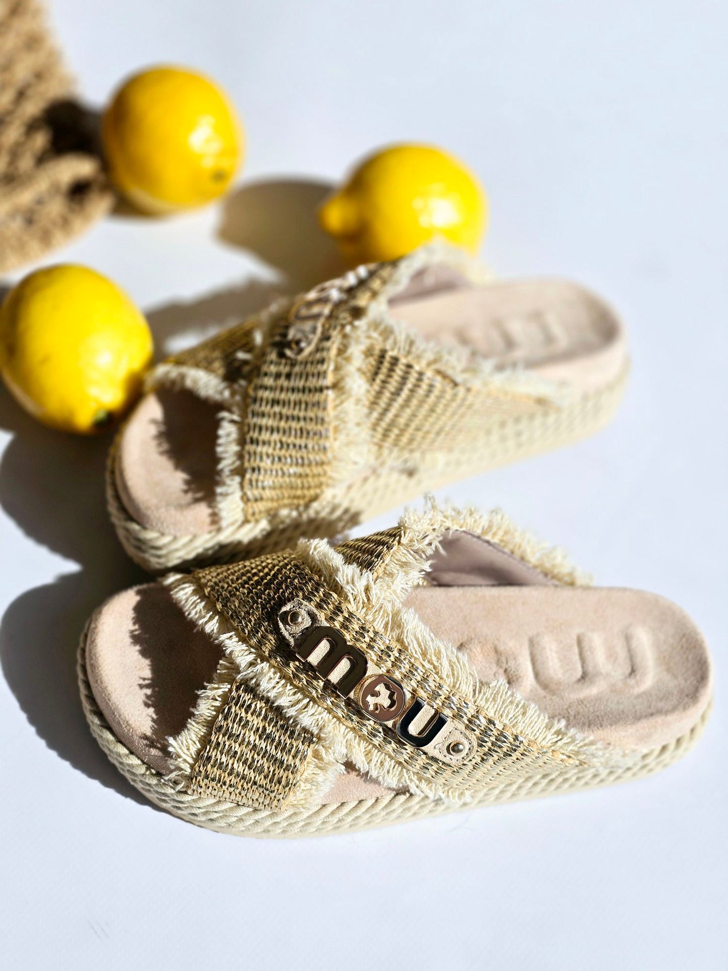 Mules croisées Mou raphia Beige