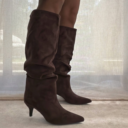 Bottes femme plissées en suédine à talon 5 cm – Chocolat