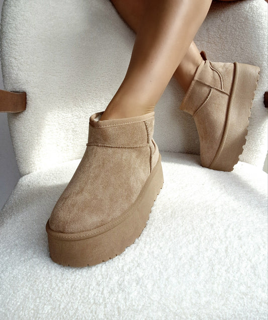 Beige fur-lined platform boots