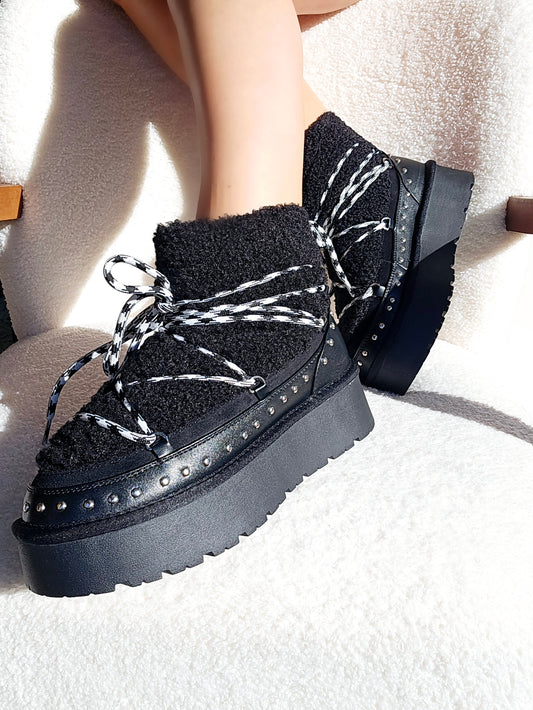 Black lace-up fur-lined boots