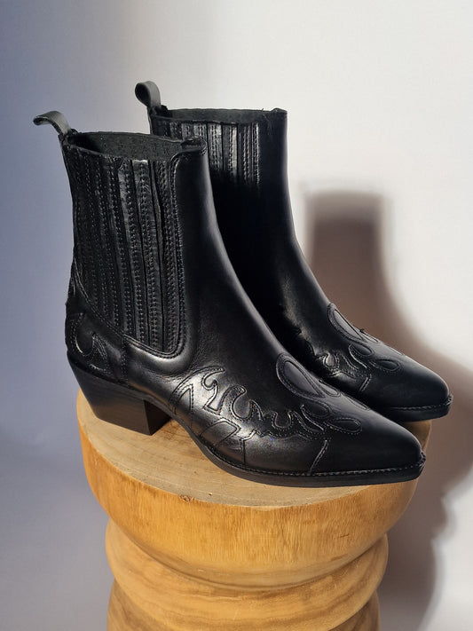 Semerdjian black cowboy boots