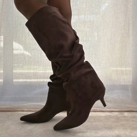 Bottes femme plissées en suédine à talon 5 cm – Chocolat