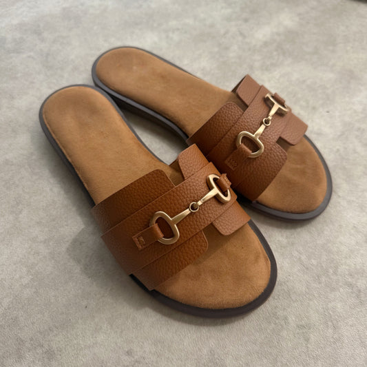 Mules plates à boucle – effet grainé Blanc