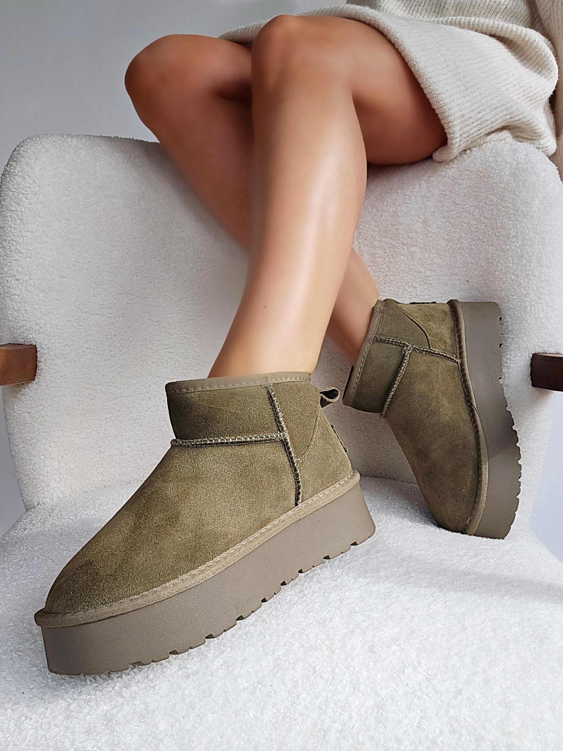 Boots en cuir kaki avec fourrure intérieure et semelle épaisse – Le choix parfait 