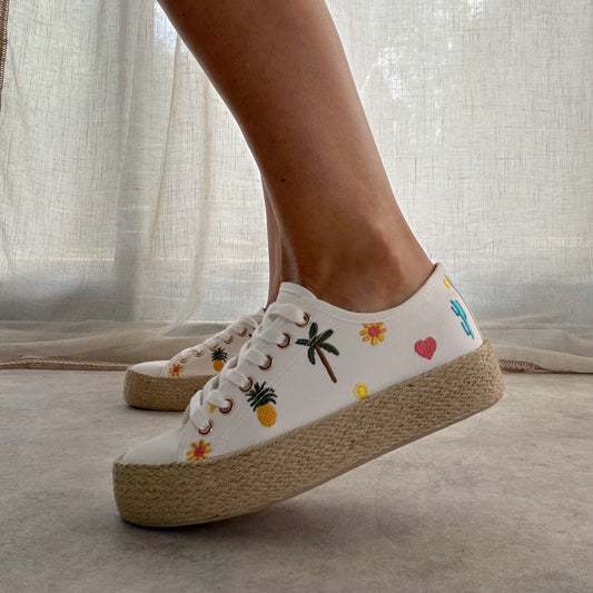 Baskets espadrilles blanches brodées – semelle corde
