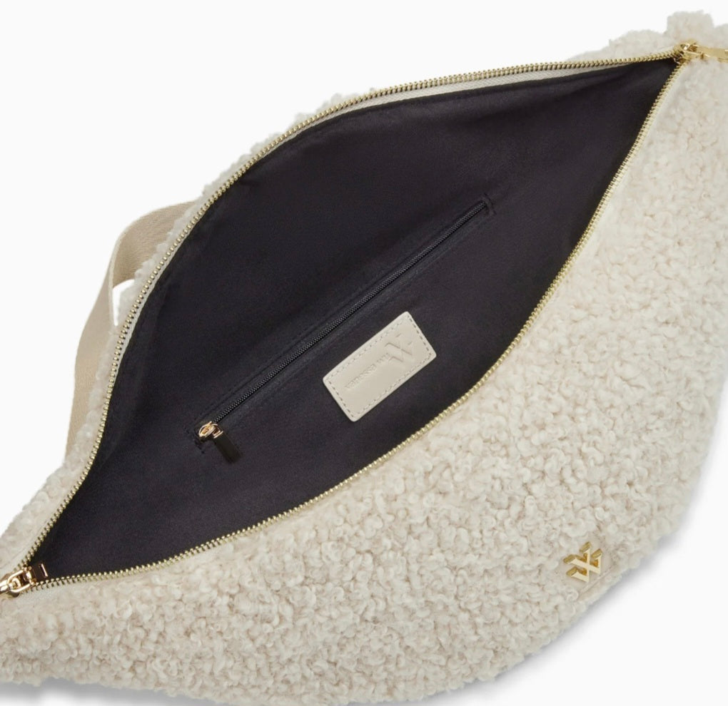 Banane louis vuitton fausse 2025