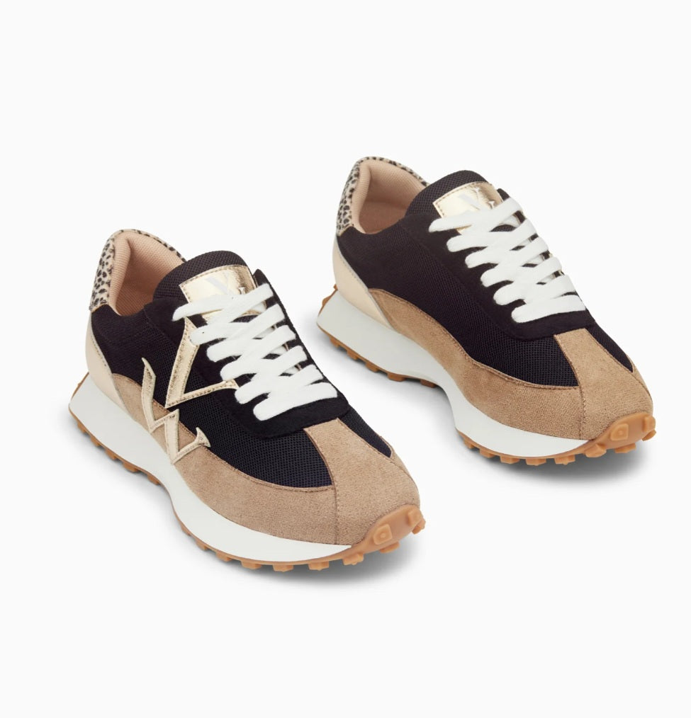 Baskets Vanessa Wu monogramme Pia beige et noir à semelle running