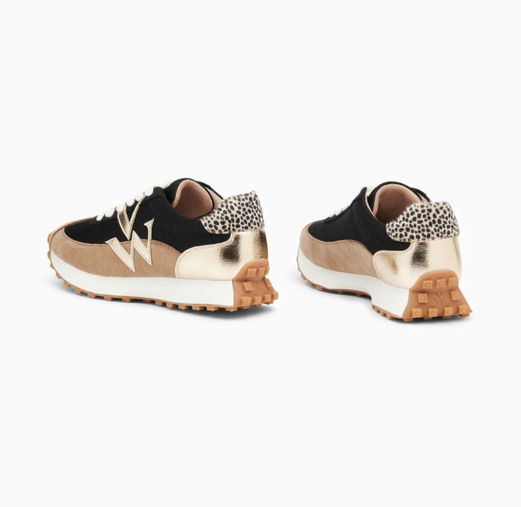 Baskets Vanessa Wu monogramme Pia beige et noir à semelle running