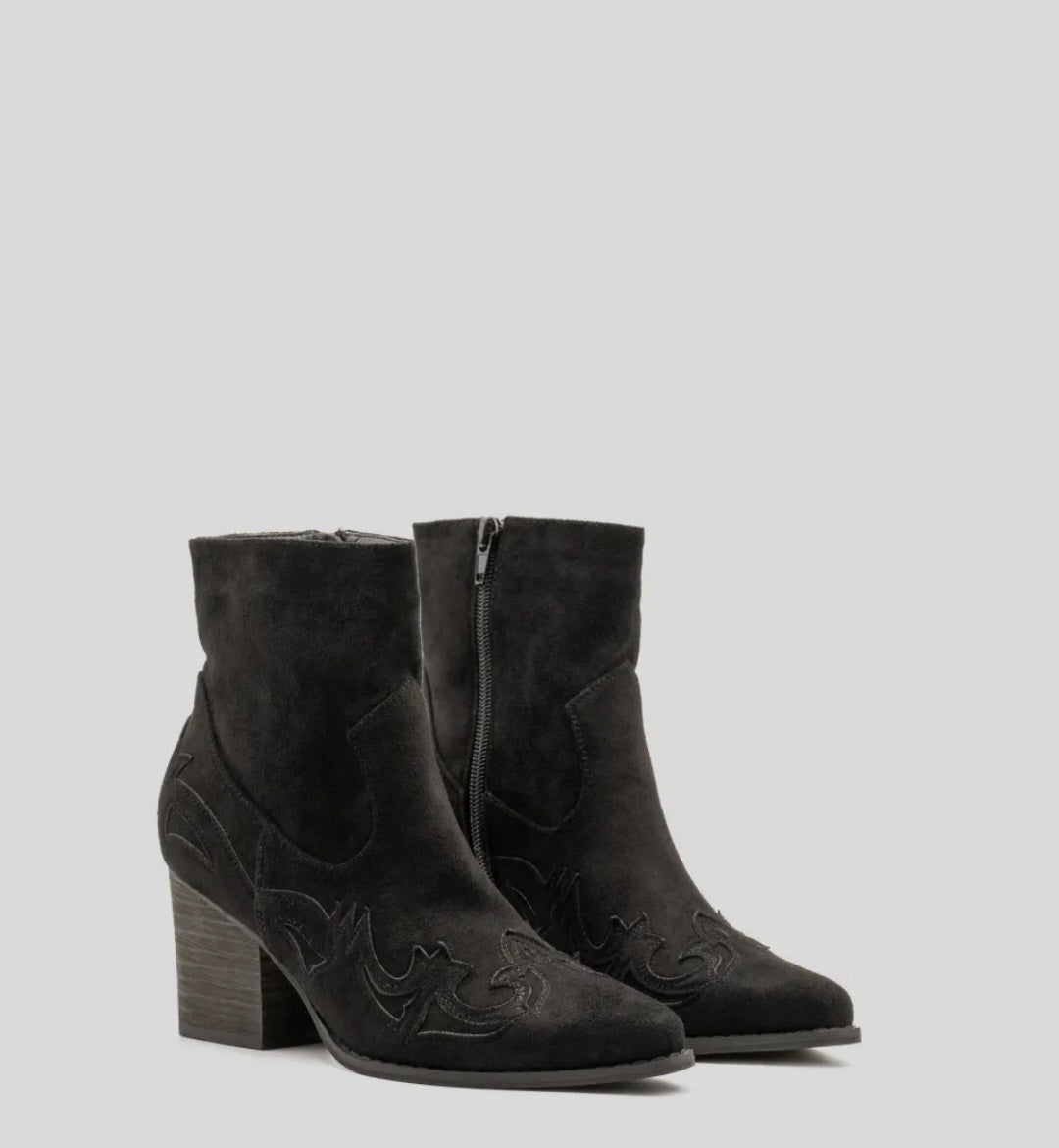 Black heeled cowboy boots