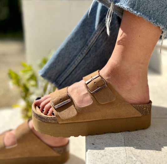 Platform leather mules Sienna Pastelle Paris Camel