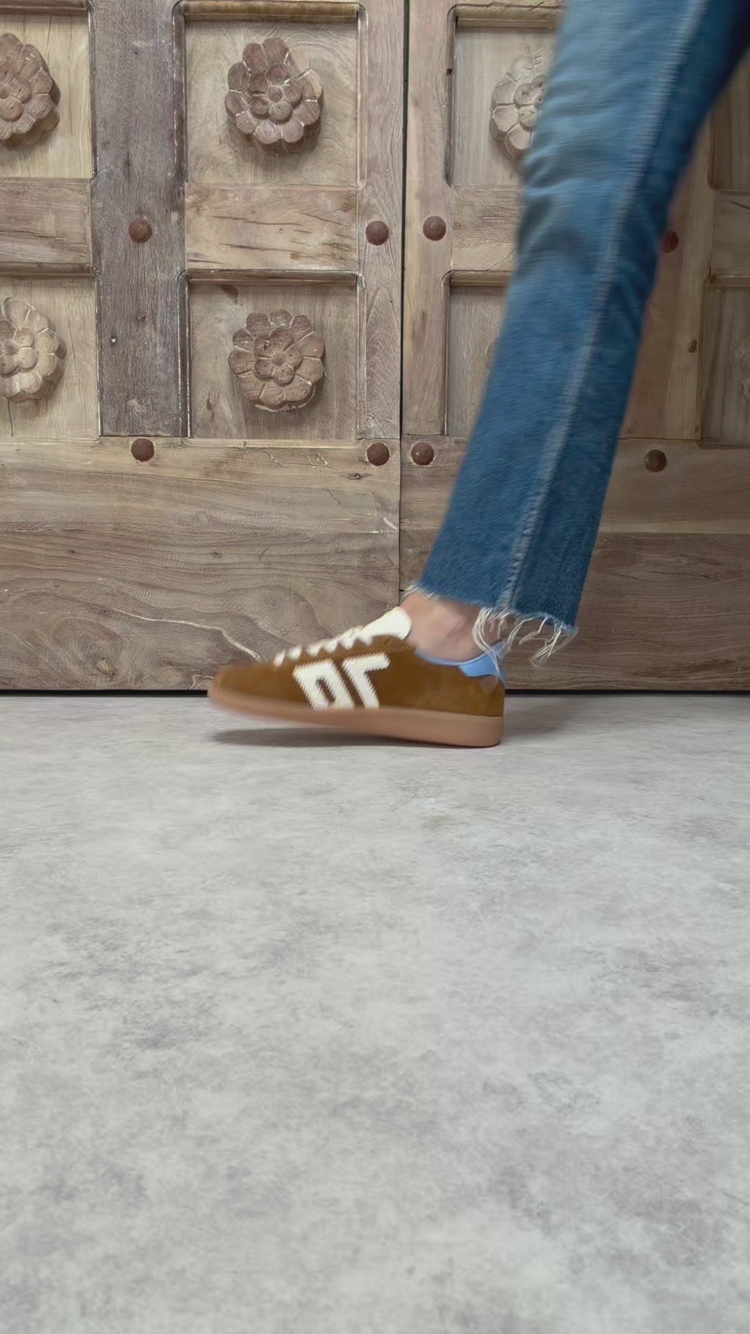 Baskets Back70 - Shelly Camel