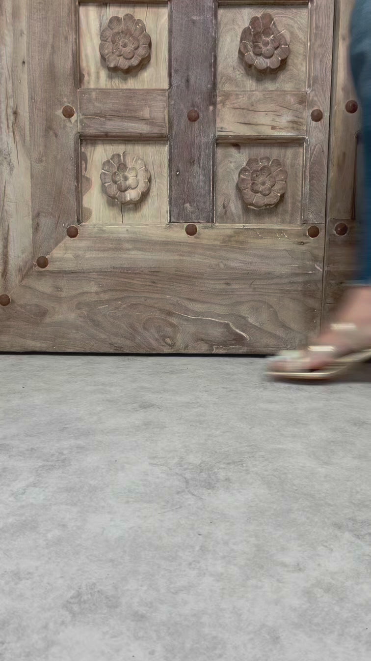 Mules dorées minimalistes à talon – entredoigt bijou nacré