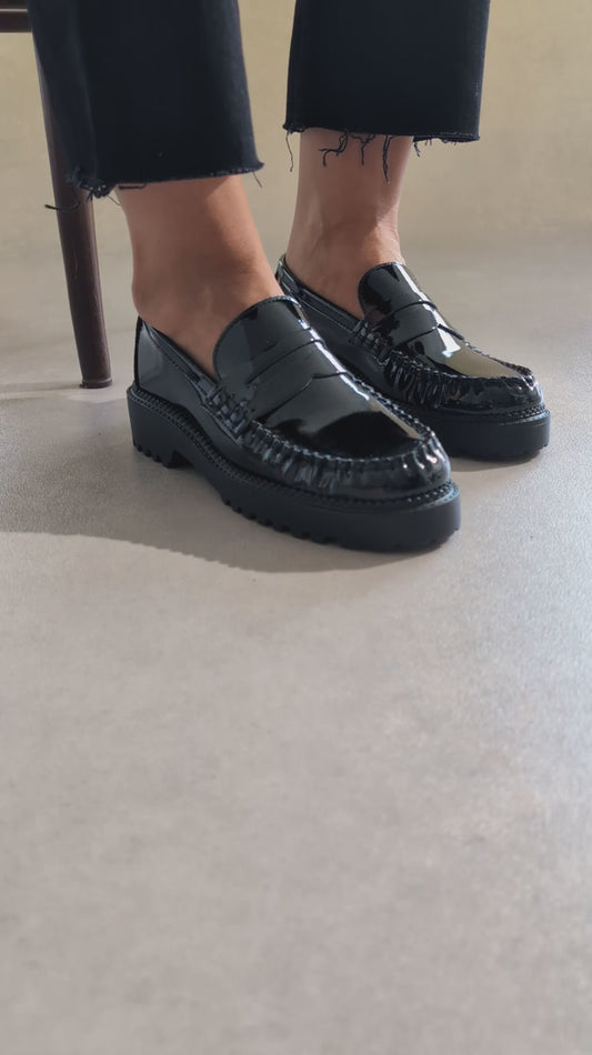 Mocassins vernis semelle crantée – Noir