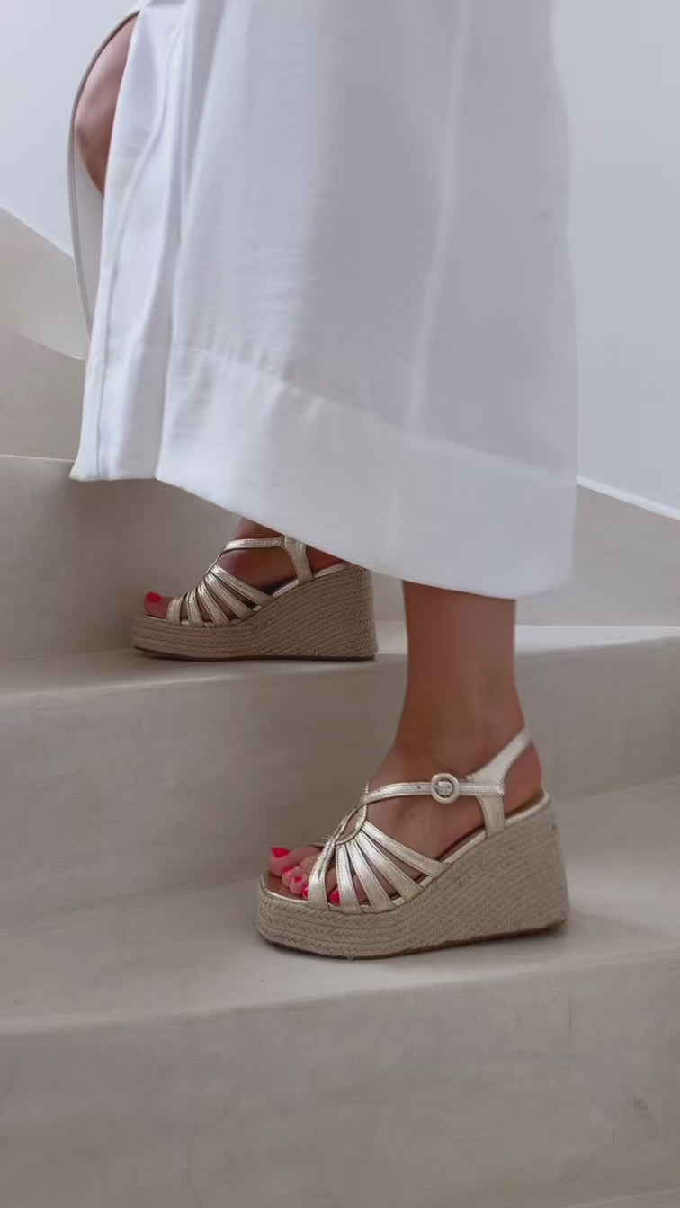 Espadrilles compensées dorées à brides