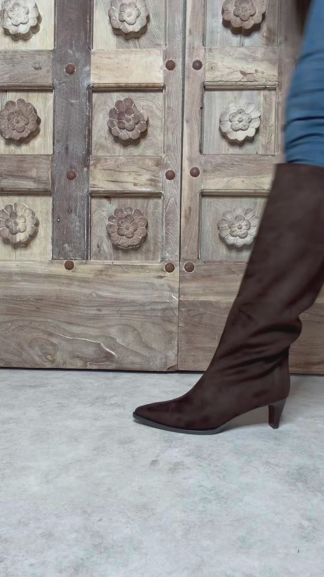 Bottes femme Corina chocolat en suédine pointues