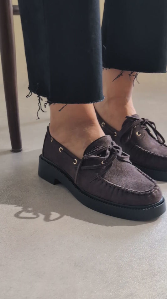 Mocassins bateau en suédine – Chocolat