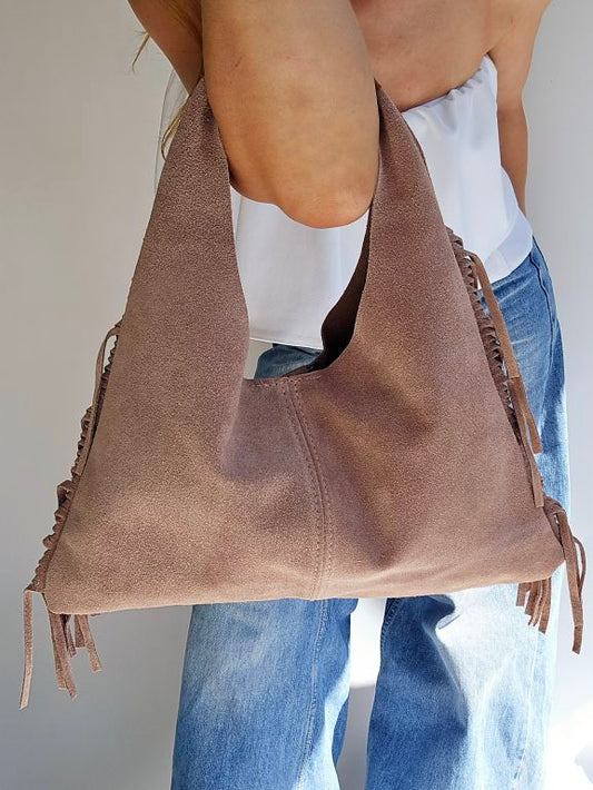 Sac Frange porté mains daim Rose