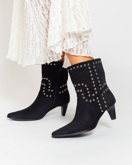 Bottines cloutées petit talon aiguille Noir