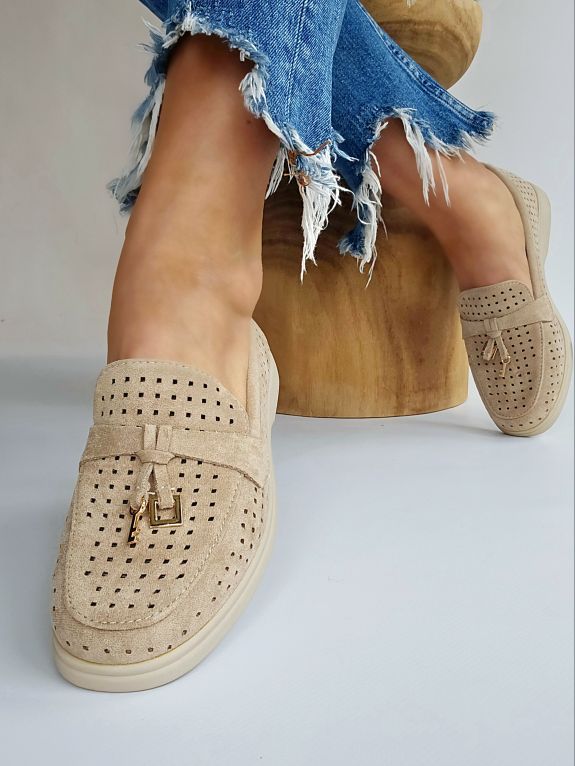 Mocassins ajourés ornements clé doré Beige