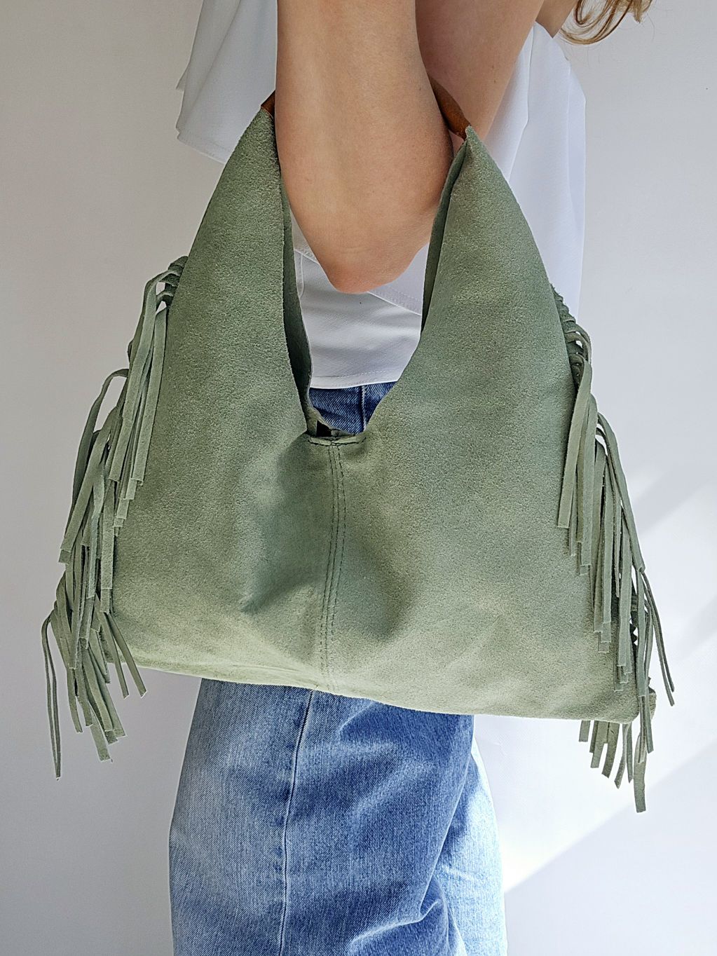 Sac Frange porté mains daim Vert