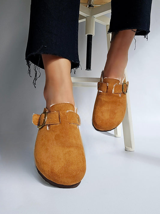 Mules sabot fourrées à boucle Camel