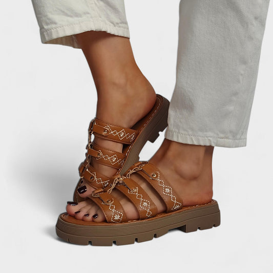 Mules à brides brodées soleil - Camel