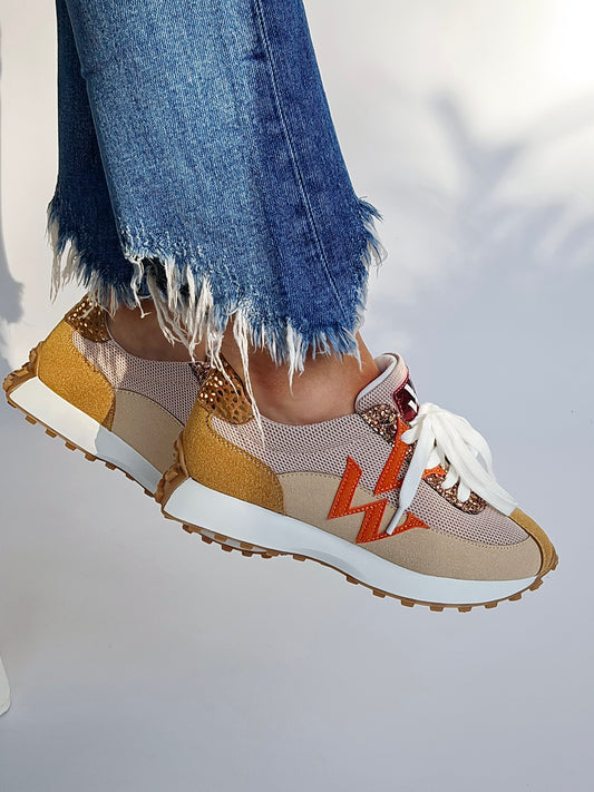 Baskets Vanessa Wu monogramme Mona beige et orange à semelle running