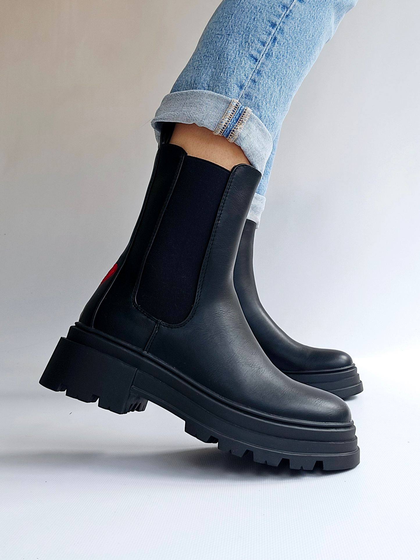 Boots chelsea Noir détails coeur